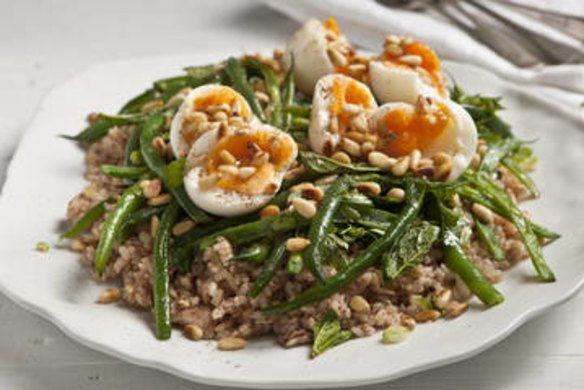 Tuna, brown rice, sumac and  green bean salad.