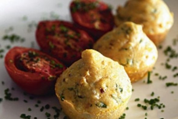 Corn and prosciutto muffins with roasted tomatoes