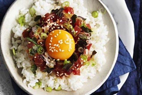 Finely chopped tuna on rice.