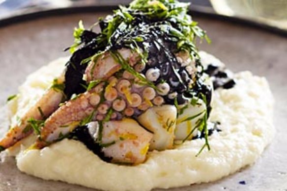 Squid, polenta and ink sauce. 