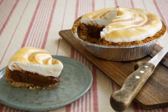 Soft chocolate tart with pretzels and marshmallow.