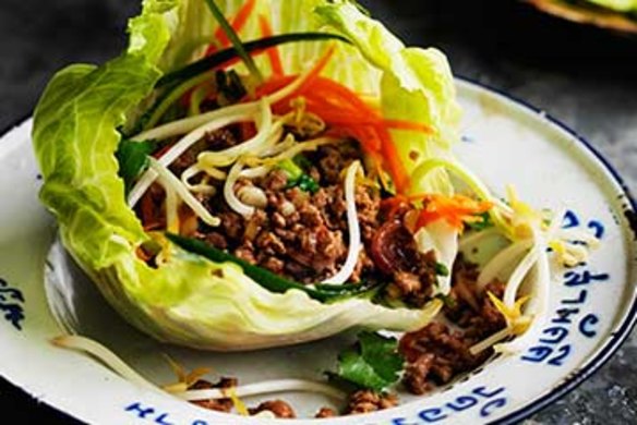 Duck sang choi bao.