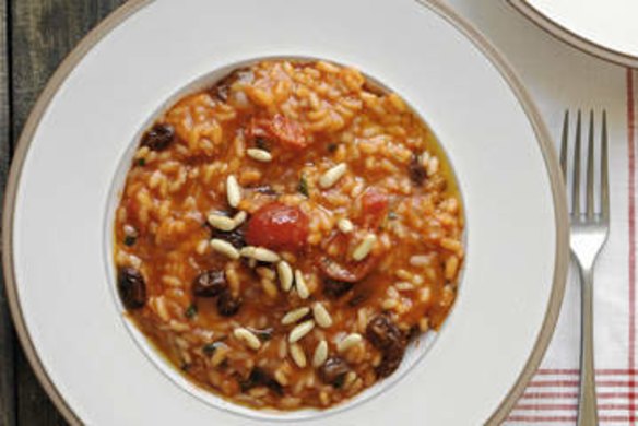 Risotto with tomato, anchovies and raisins.