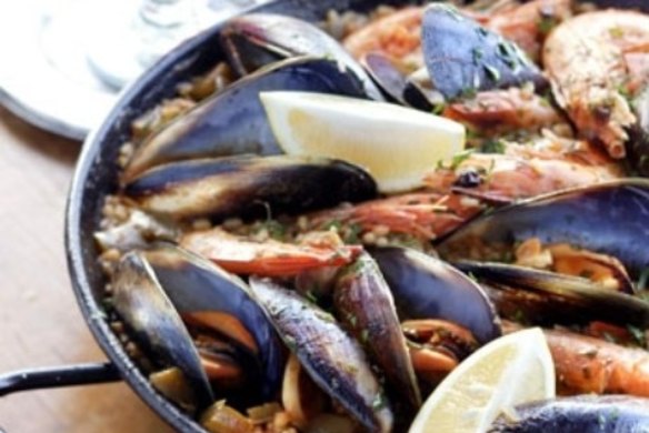 Seafood paella