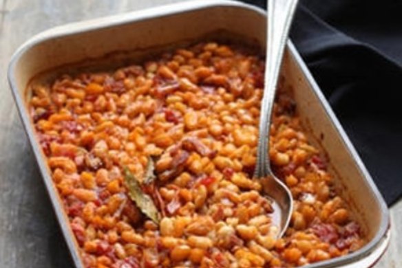Homestyle beans with smoky bacon and maple syrup