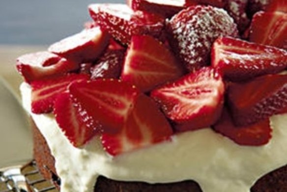 Strawberry and yoghurt cake