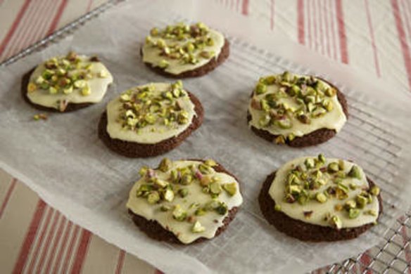 Malted milk cookies with pistachios.