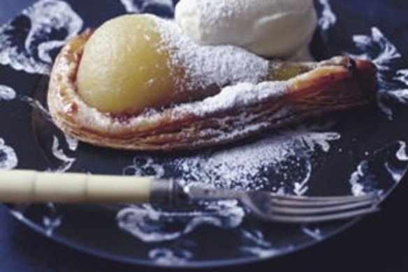 Baked pears stuffed with prunes, chocolate and almonds