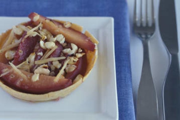 Quince tart with ginger and hazelnuts.