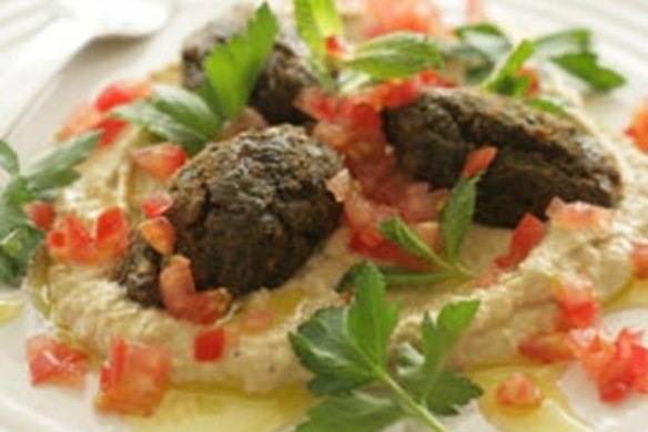 Warm felafel salad with hummus and tomato