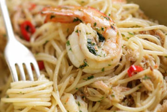Spaghetti with blue swimmer crab and prawns.