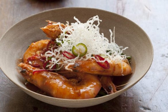 Singapore chilli prawns with crisp noodles