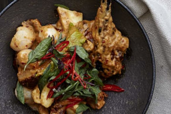 Red curry paste combines beautifully with Chinese roast duck.