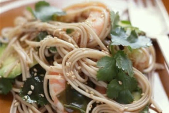 Soba noodles with prawns and wakame