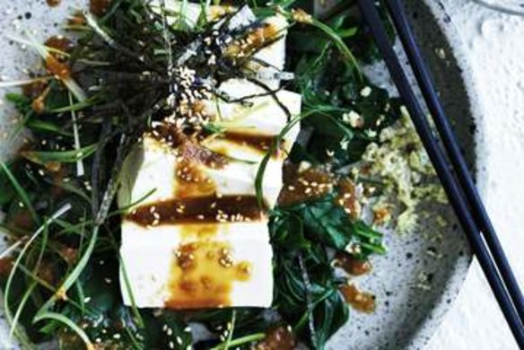 Cold tofu and spinach salad.