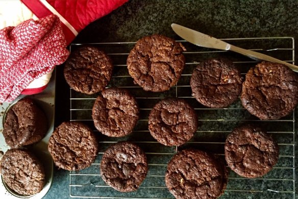 This chocolate muffin recipe is easy and healthy, so you get the best of both worlds.