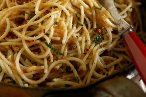 Spaghetti with anchovies and breadcrumbs.