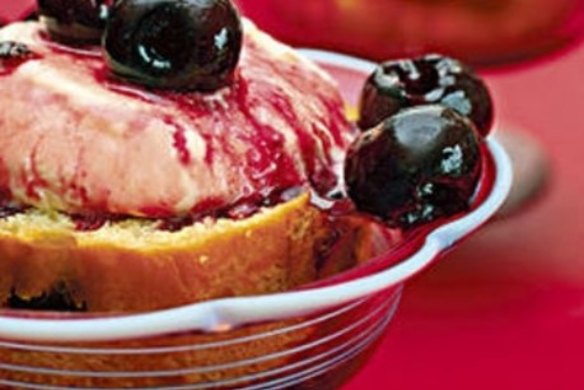 Cherries in red wine with panettone and gelato