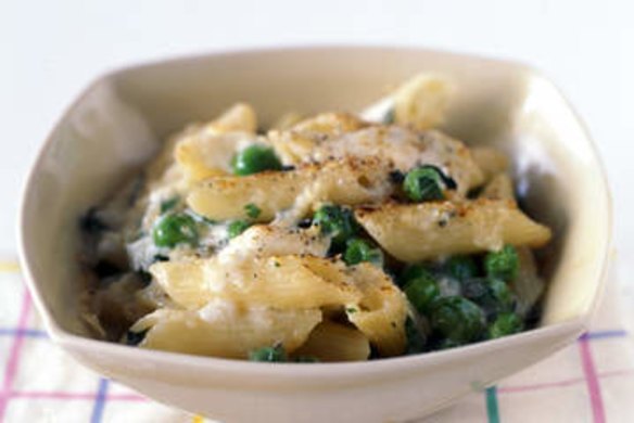 Penne pasta bake with peas, fetta and mint