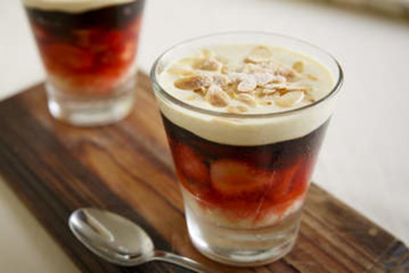 Strawberry trifle with Pedro Ximenez jelly