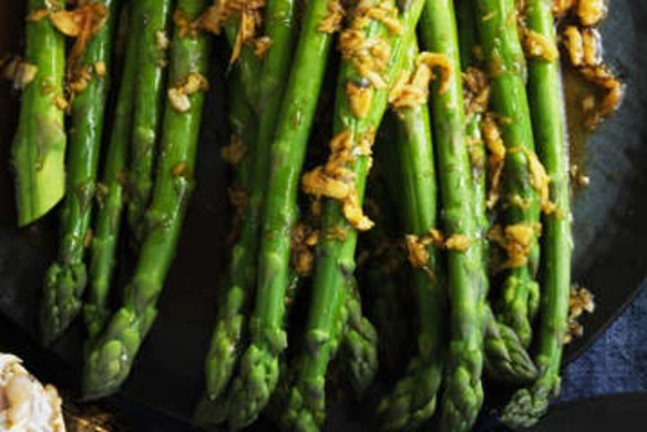 Asparagus with soy, garlic and ginger