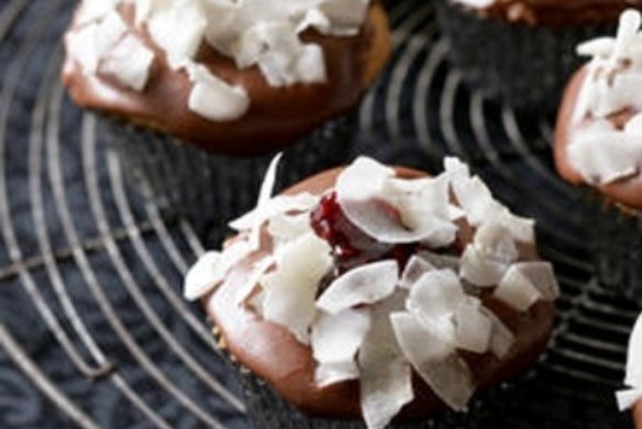 Lamington cupcakes