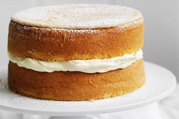 Simple coffee and cream sponge cake.