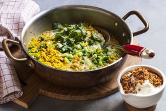 Quick curried rice with egg, spring onions & peas.