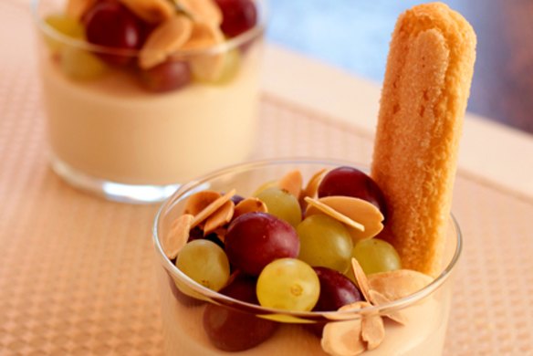 Strawberry mousse with grapes and sponge fingers