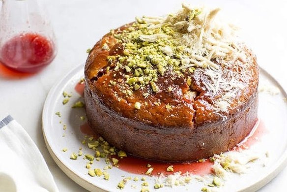 Banana, rhubarb and yoghurt cake with pistachios and halva. 