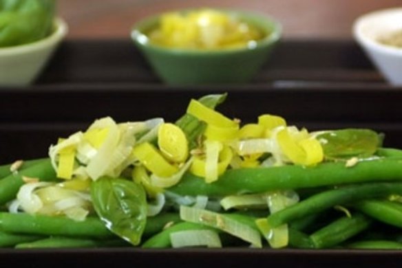 Green beans with mustard sauce