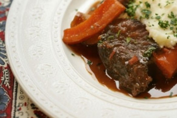 Beef cheeks in red wine with carrots and mashed potato