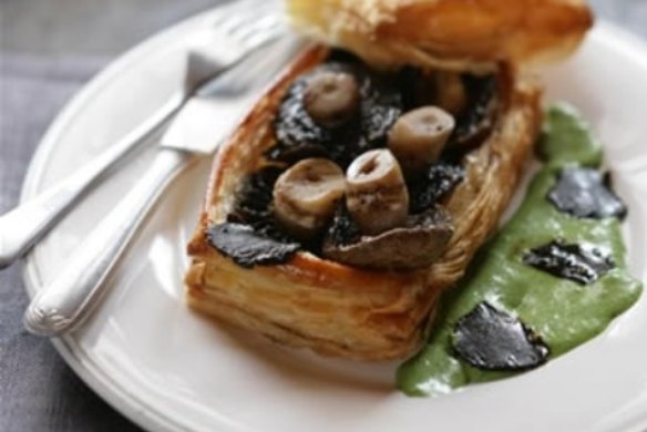 Feuillete of mushrooms with truffles and a parsley puree