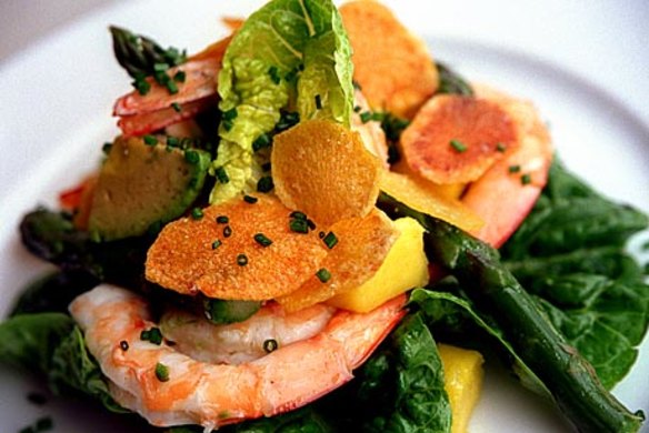 Prawn salad with asparagus and mango.