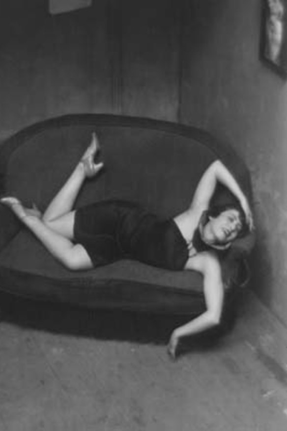 <i>Satiric Dancer</i> by Andr? Kert?sz, 1926.