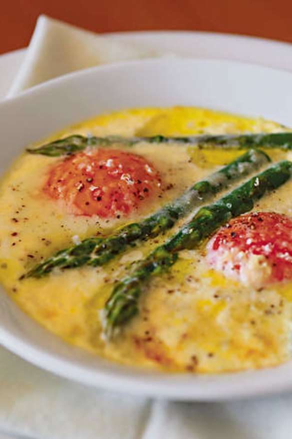 Cocotte of eggs and asparagus