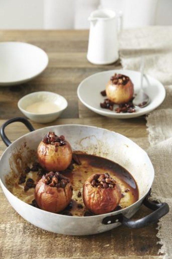 Baked apples with coconut cream.