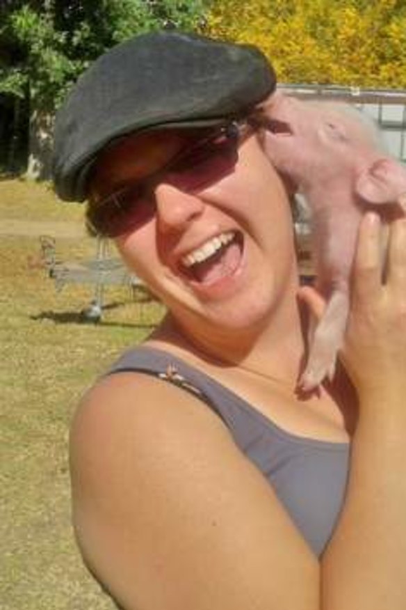 Susan Hutchinson with a piglet at the Boxgum Grazing Open Day, where she did a bacon making demonstration.