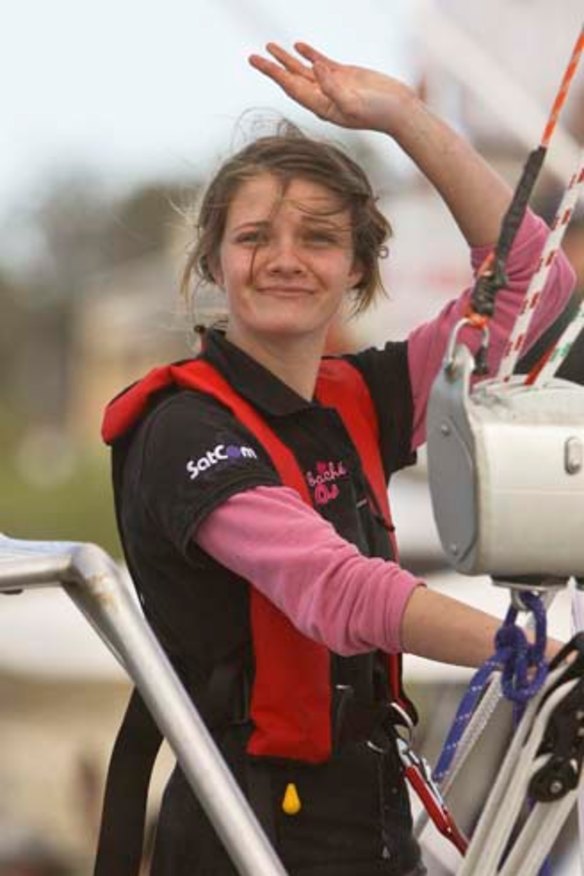 Jessica Watson coming through Sydney Heads.