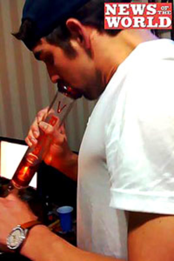 does michael phelps dip tobacco Michael Phelps confirms 'bong' photo shows him smoking pot