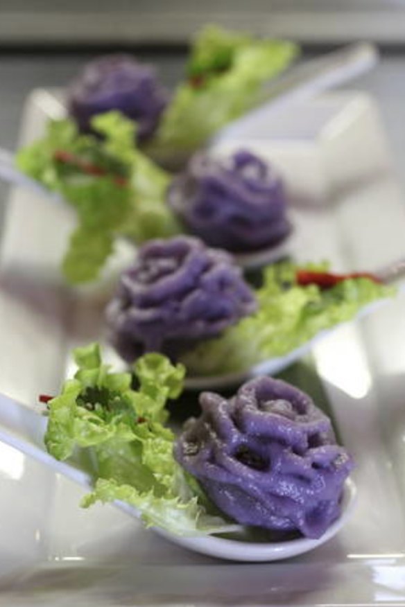 Steamed purple dumplings (choor muang) at Bai Tong Thai in Tempe.