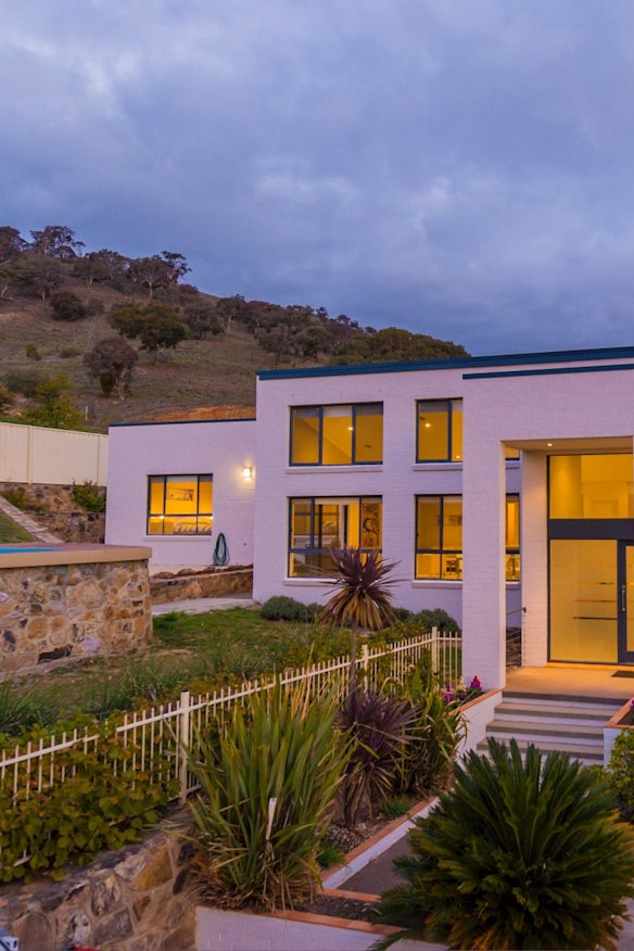 27 Alison Ashby Crescent, Banks.