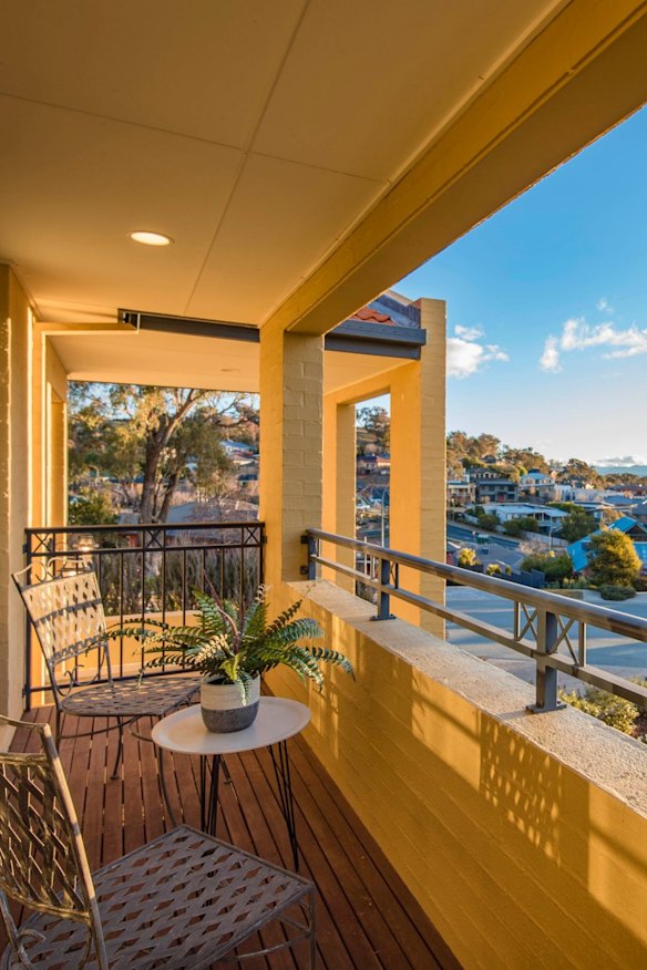 17 Dennis Place, Jerrabomberra.