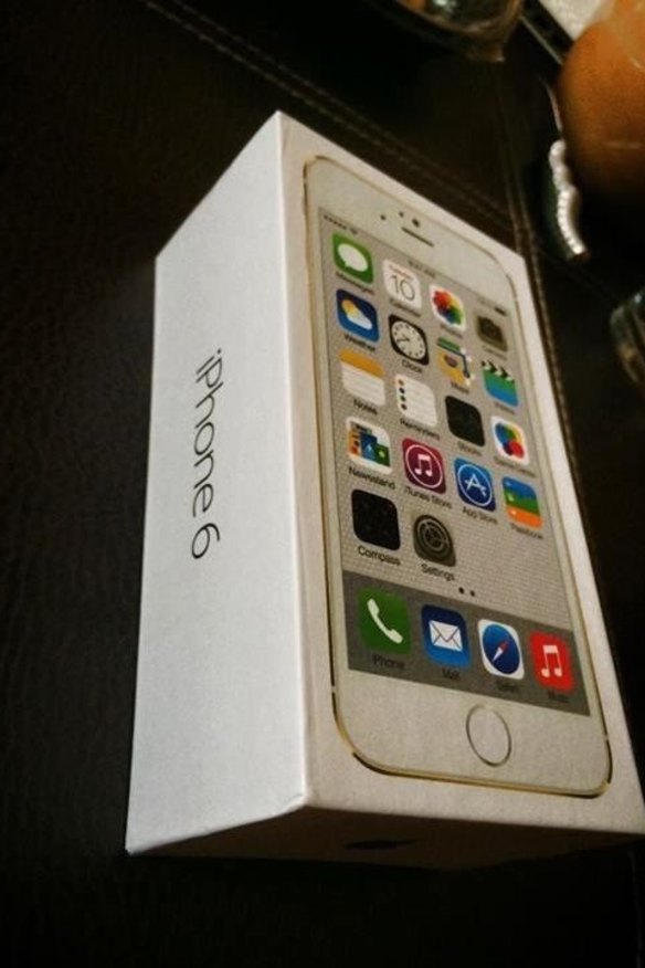 The "leaked" retail packaging.