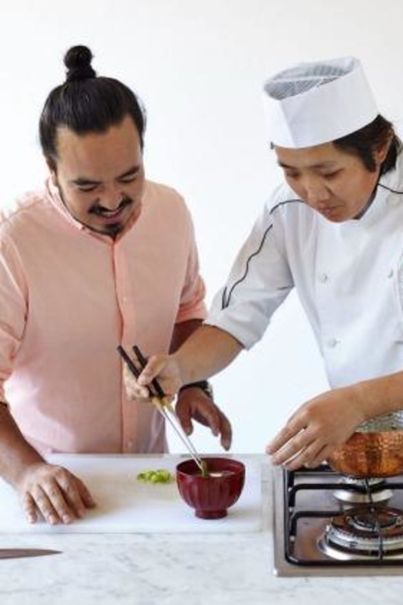 Adam Liaw makes miso soup with Hiromitsu Kato, personal chef to Japan's Ambassador to Australia.