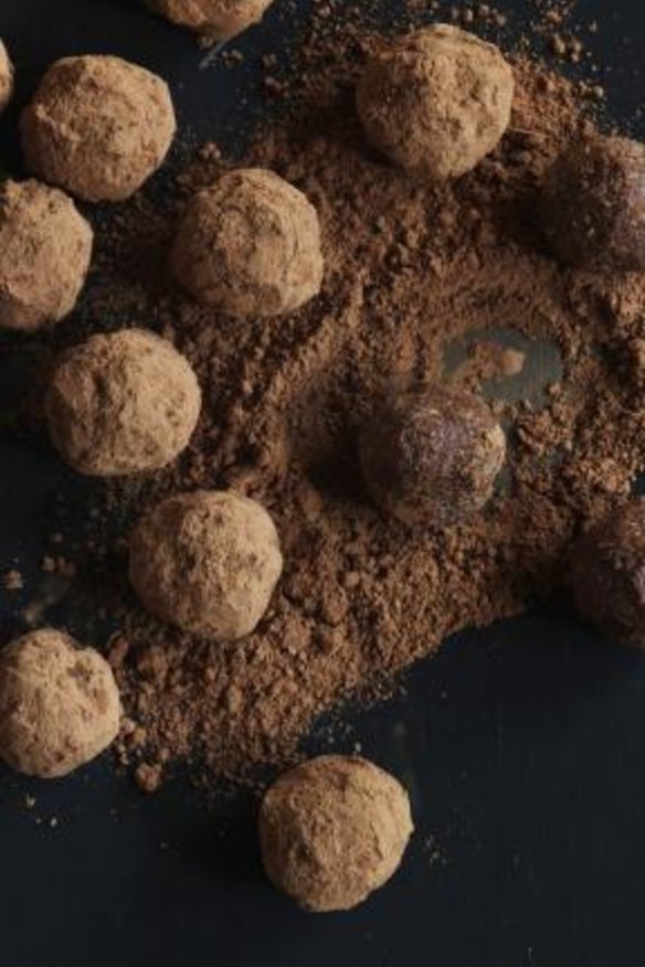 Raw chocolate macaroon balls.