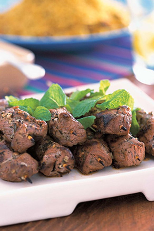 Simple, tasty lunch or dinner: Lamb skewers with garlic and mint.