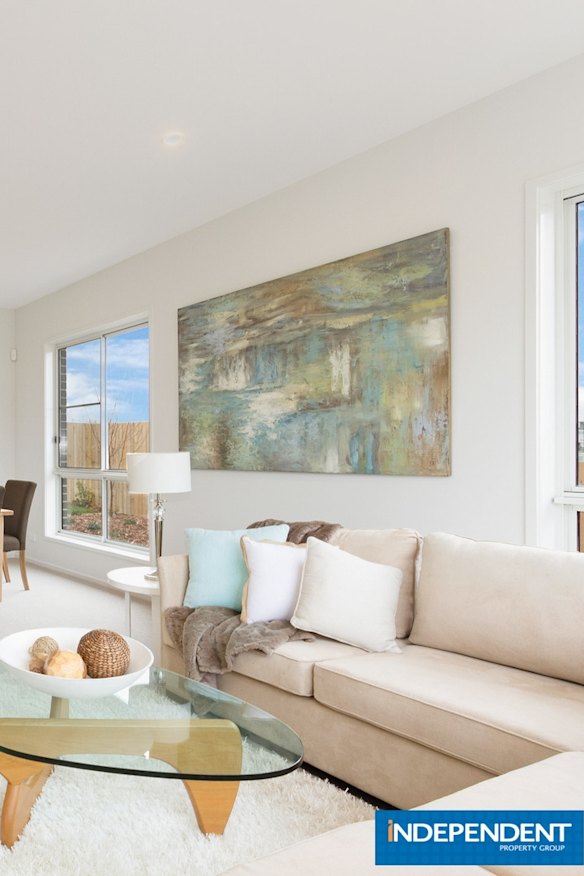 6 Batterham Crescent, Denman Prospect. 