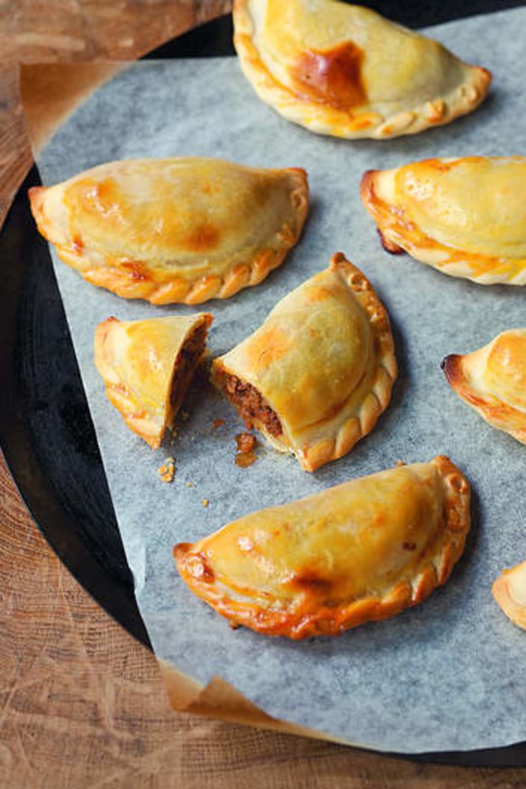 Your finished 'clasico' empanadas should look something like this.