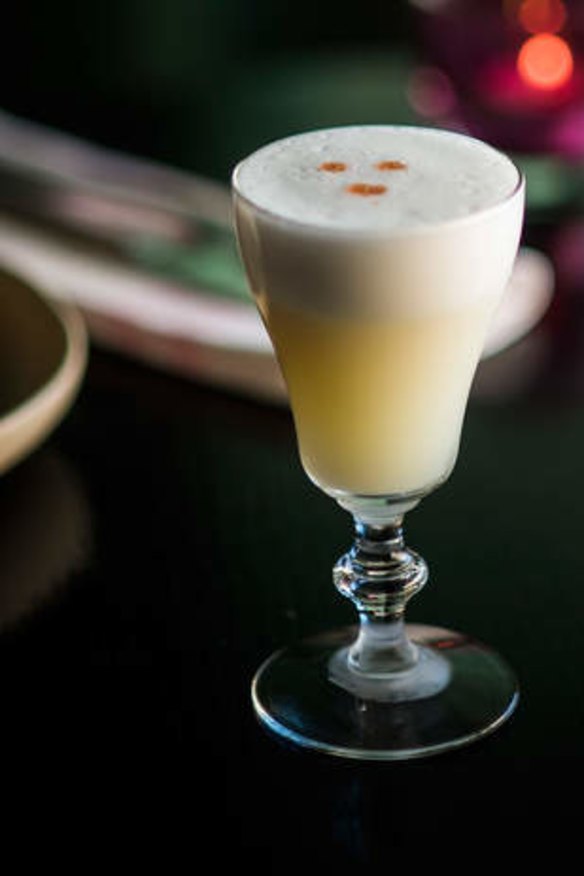 Pisco sour cocktail.